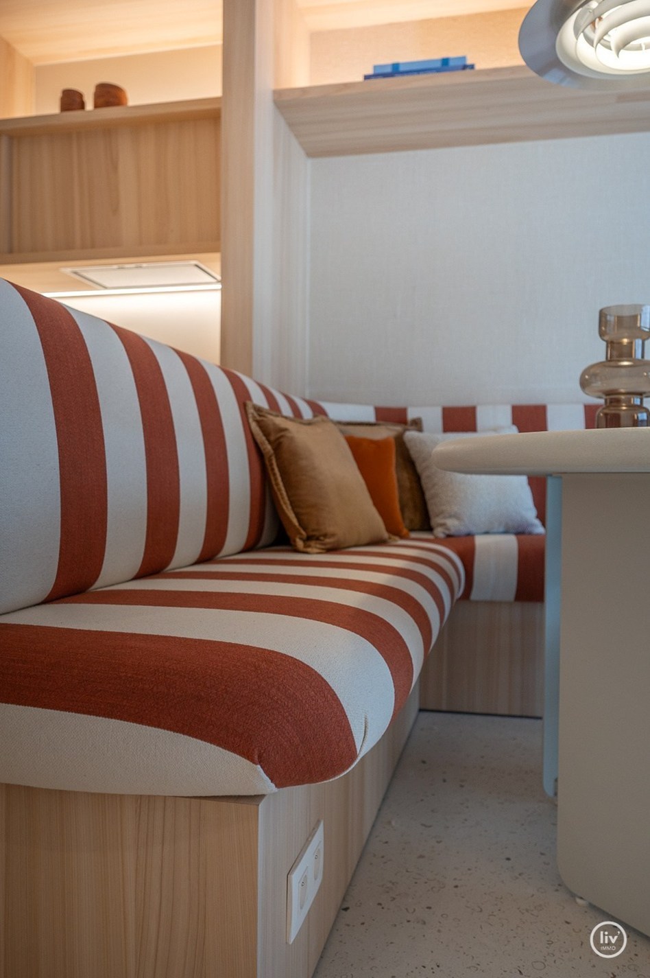 Luxueus gerenoveerd appartement met frontaal zeezicht gelegen tussen het Albertplein en de wandeldijk. 