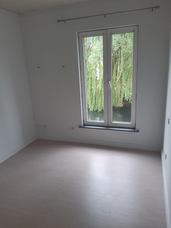 Degelijk appartement (1° verdieping). 