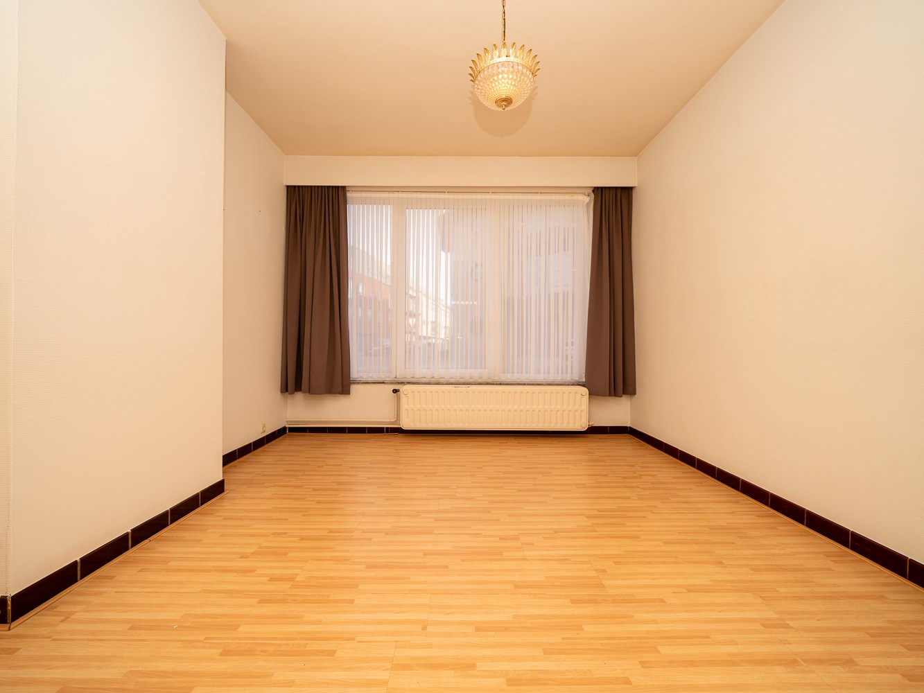 Veelzijdig hoekpand in het centrum van Schepdaal 