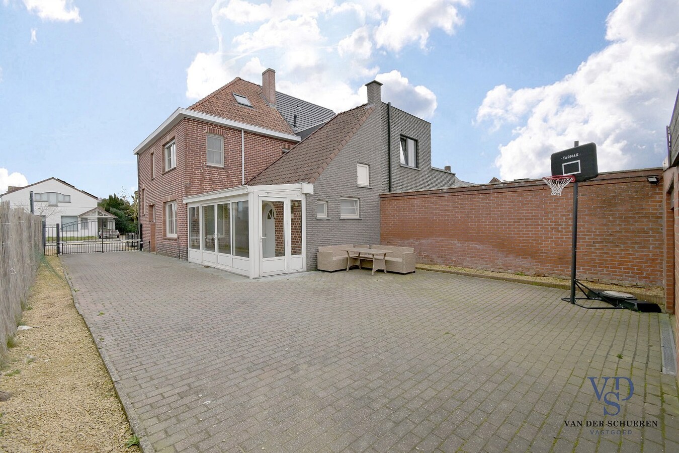 Degelijke Half Open Bebouwing 