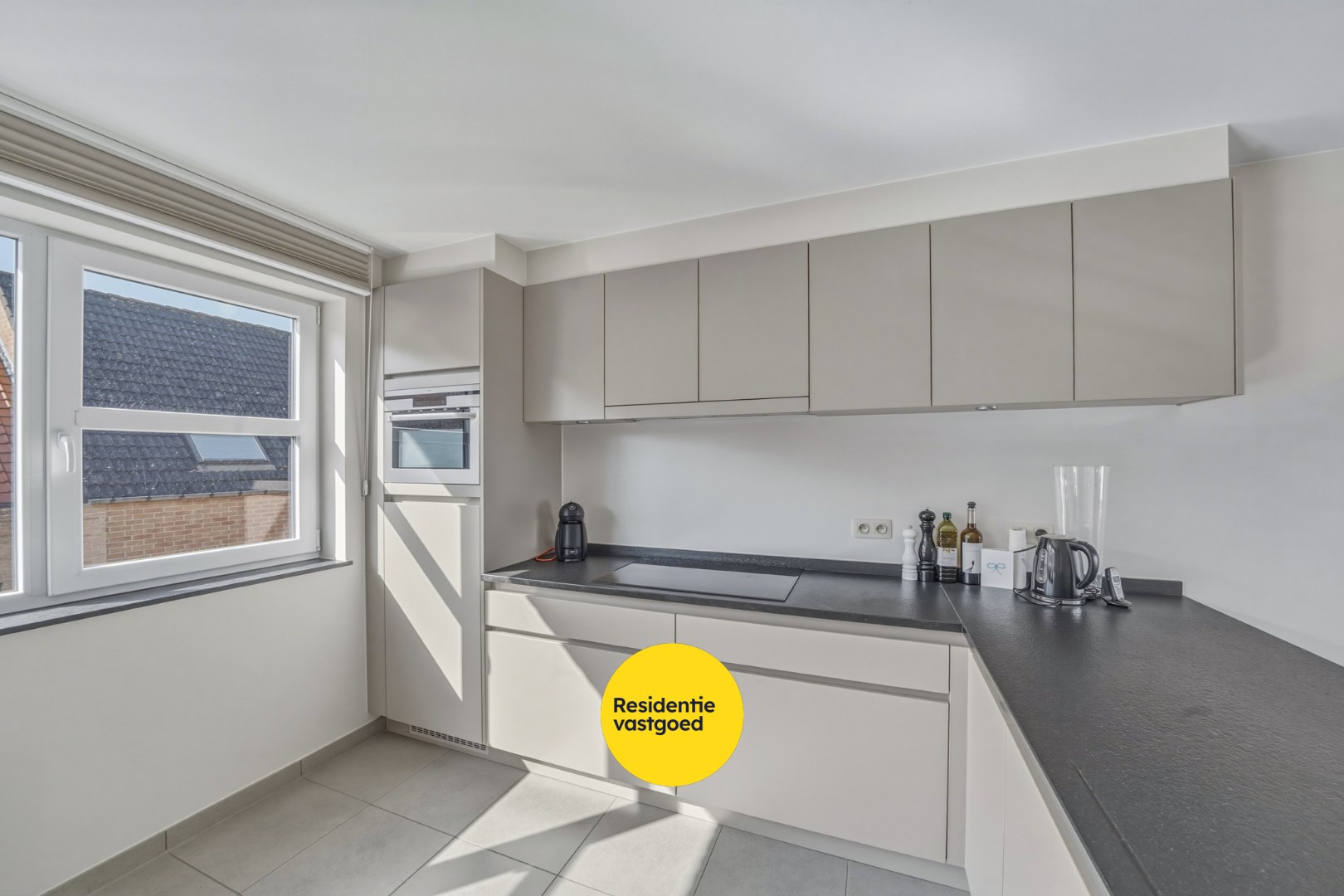 Instapklare recente woning met zeer ruime garage en tuin in Oudenburg 