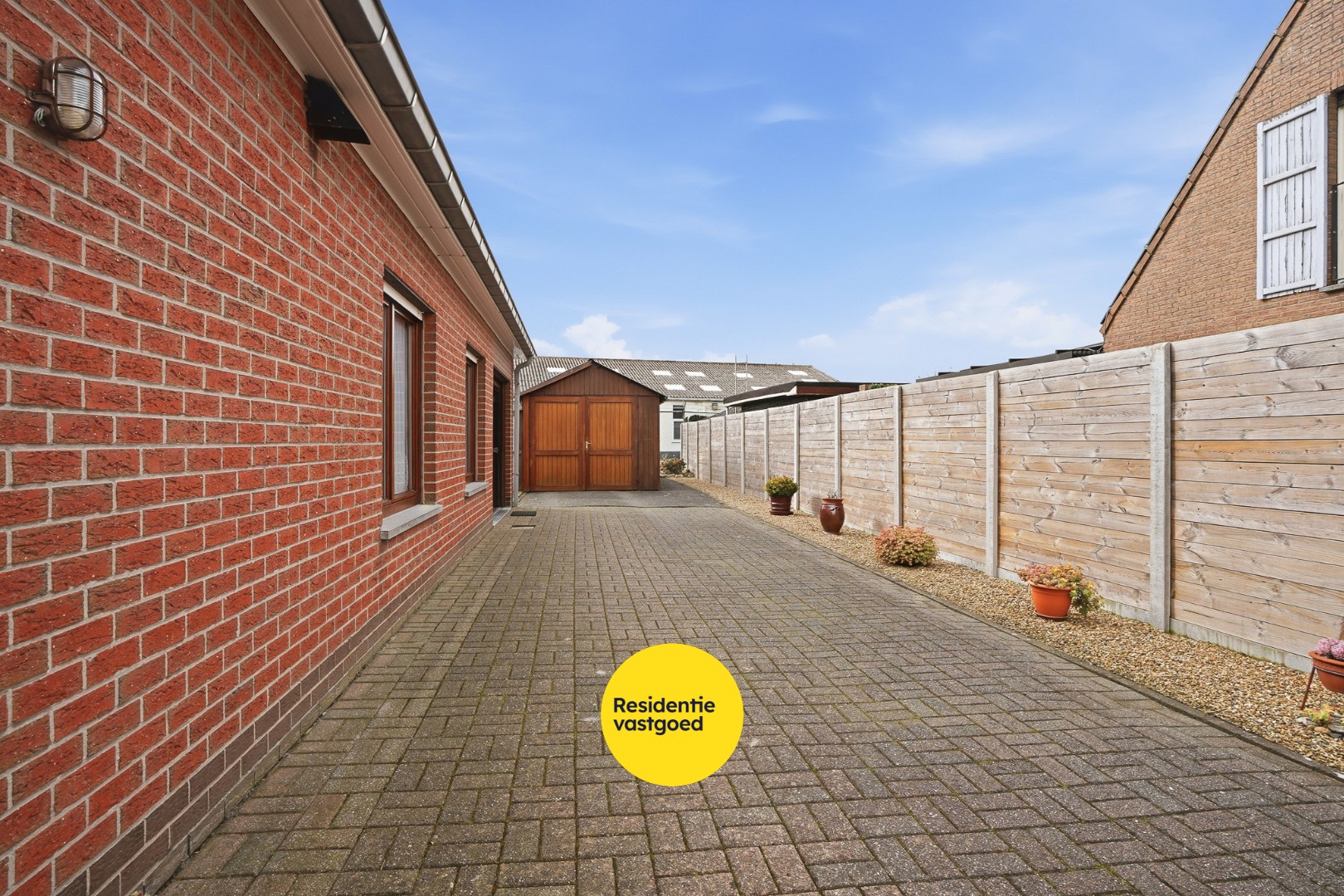 Alleenstaande bungalow met garage en tuin  op 684 m² 