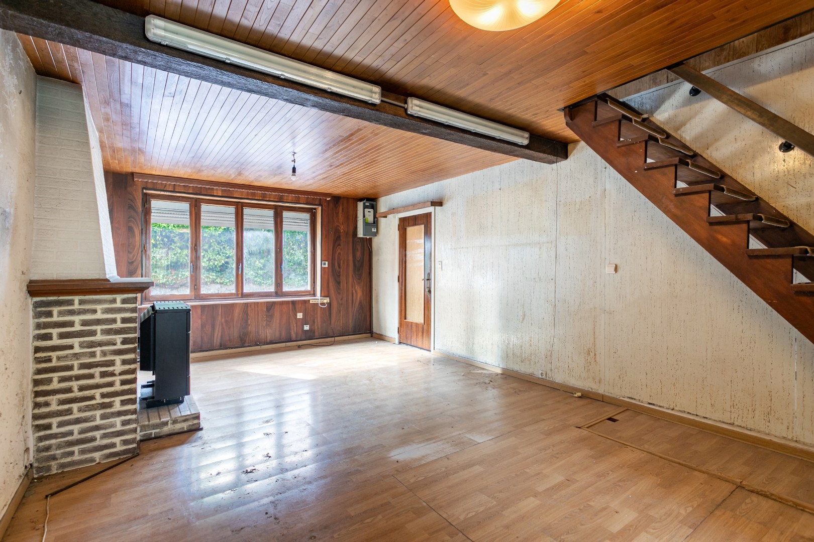 Te renoveren woning te Buizingen met veel potentieel op 1a35ca 