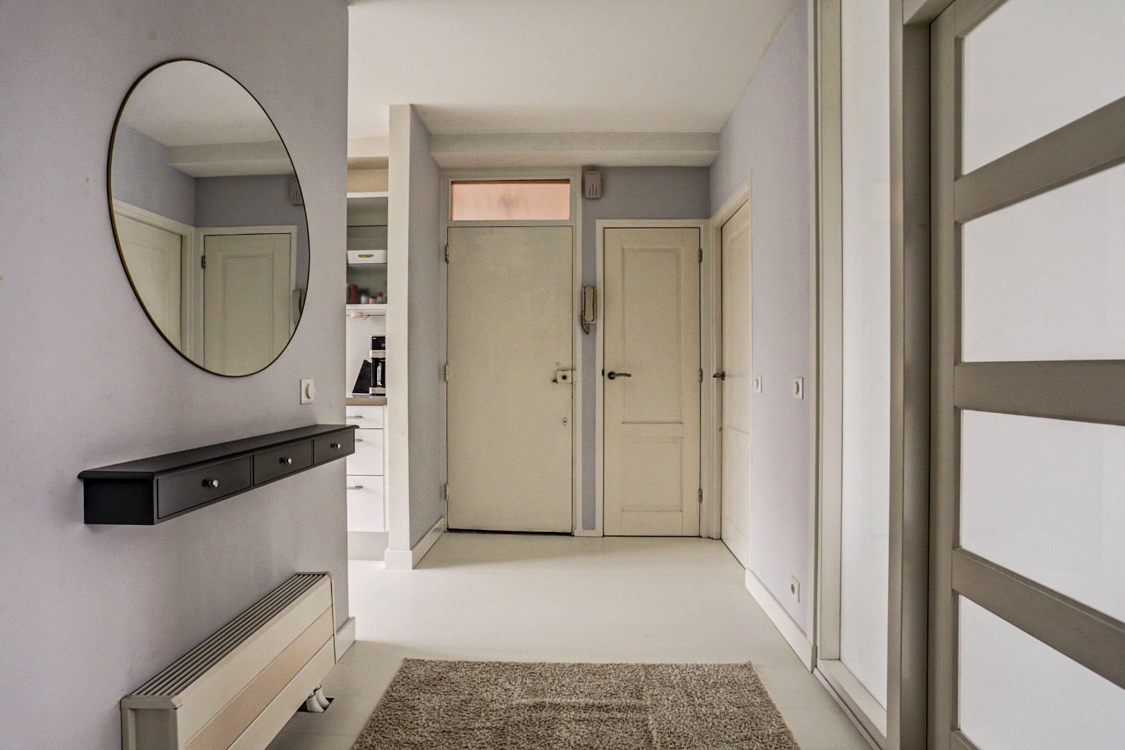 Instapklaar en verzorgd  3-(voorheen 4) kamer hoek- appartement op de tweede verdieping met 2 slaapkamers, 2 balkons, moderne keuken en is gelegen op eigen grond. 