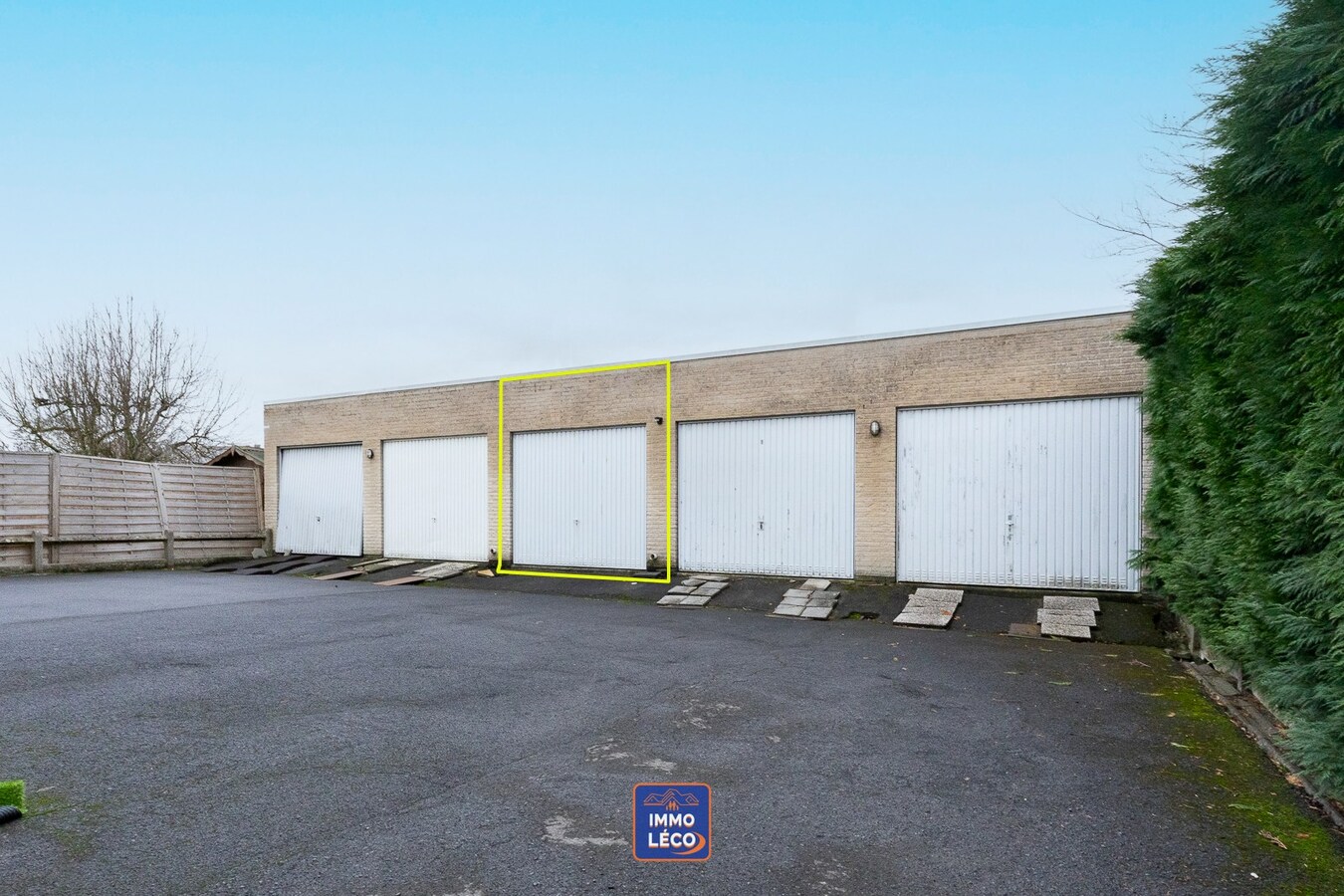 Appartement rénové avec garage et parking privé, dans un clos résidentiel à la Coquinie ! 