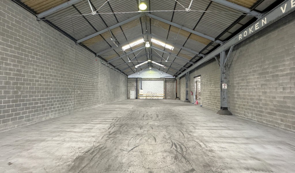 Magazijn te huur aan Houtdok in haven Antwerpen