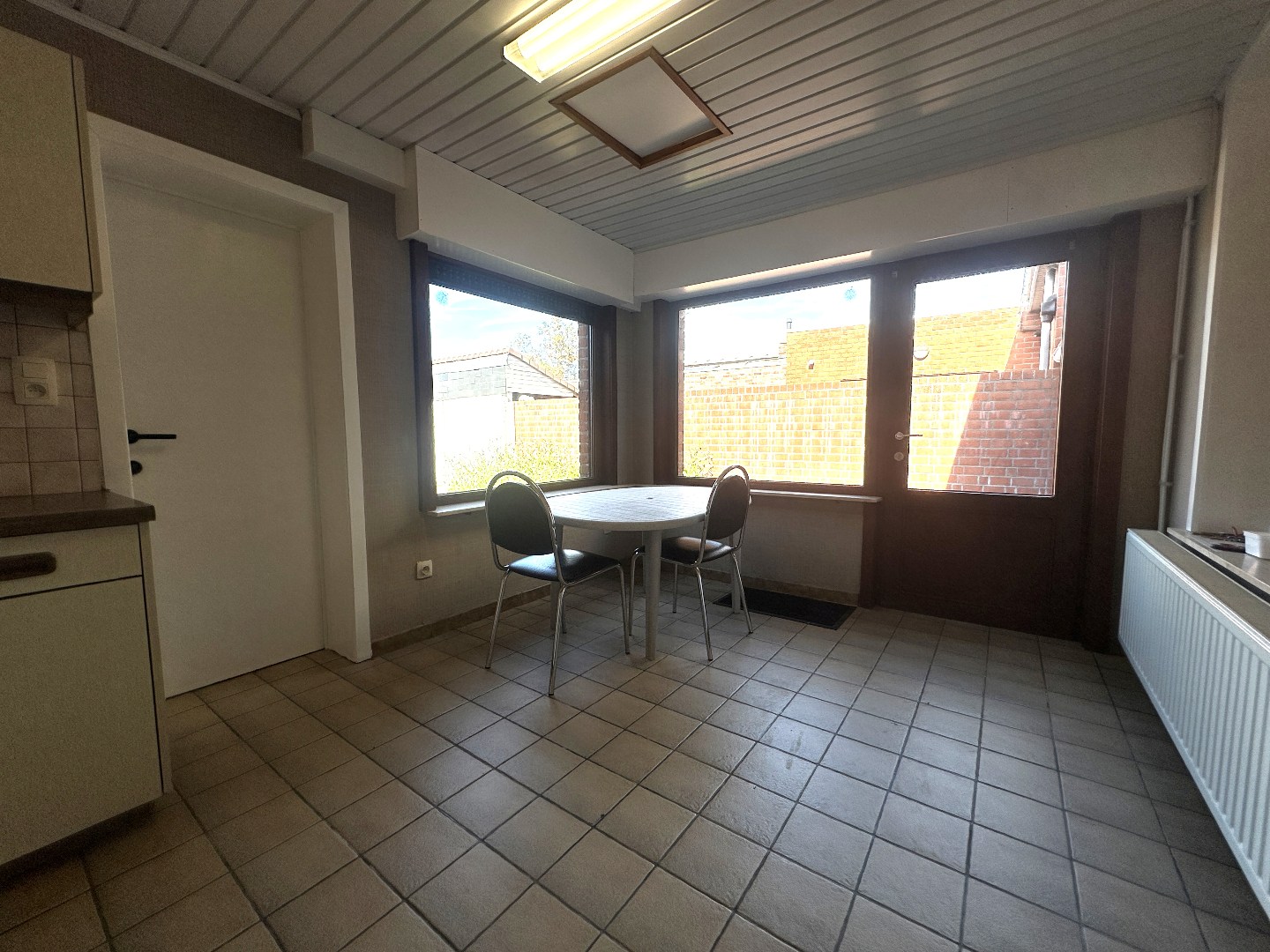 Instapklare woning met 2 slpk, garage en tuin, Aartrijke. 
