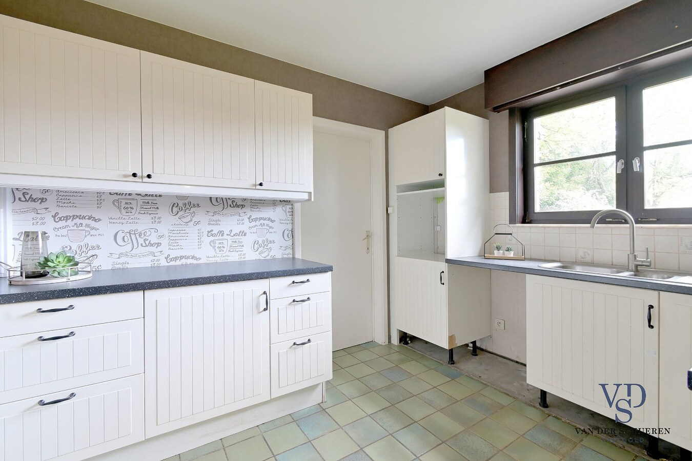 Degelijk, ruime villa. 