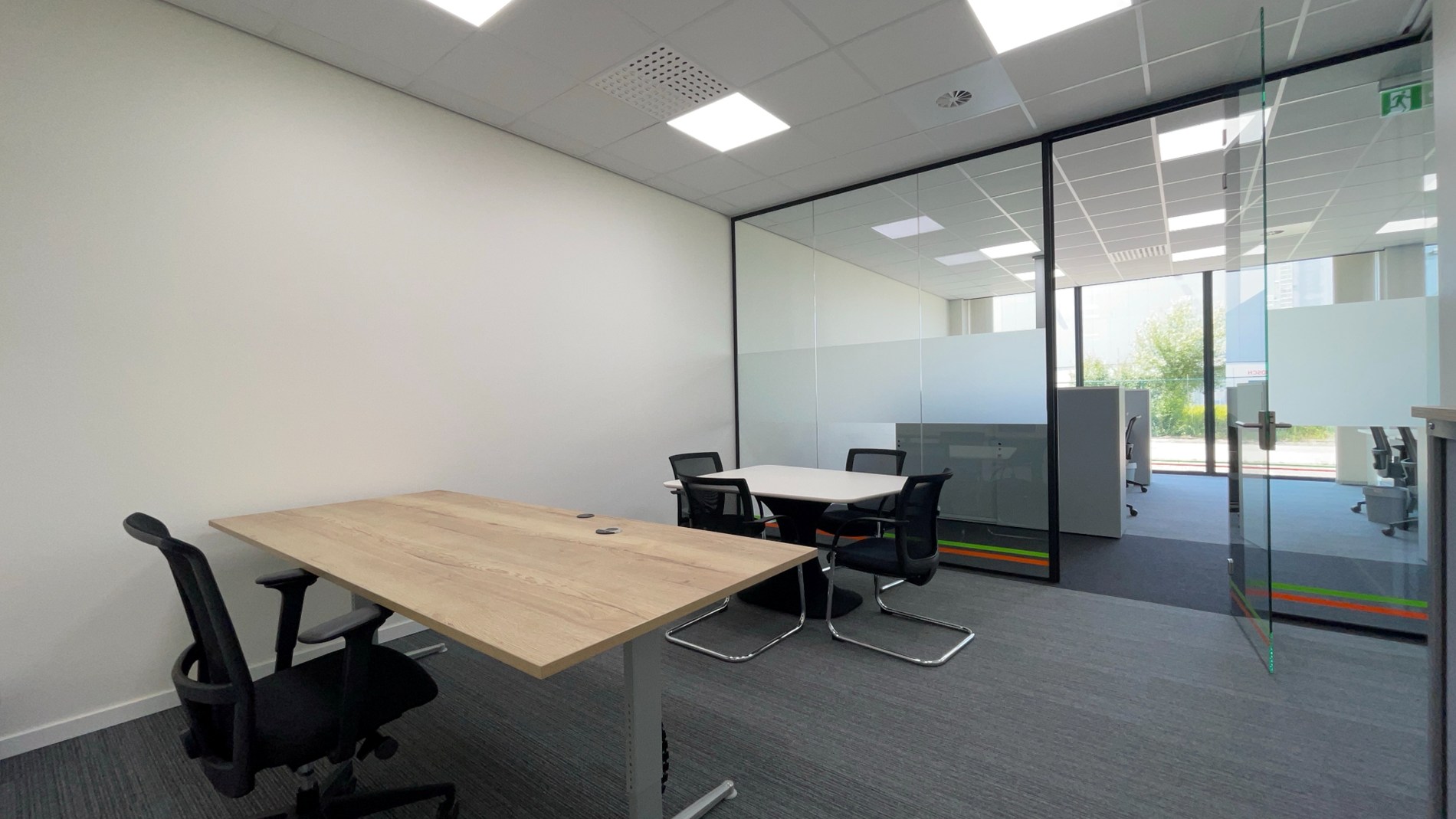 Loods met kantoor te huur nabij E19 in Mechelen