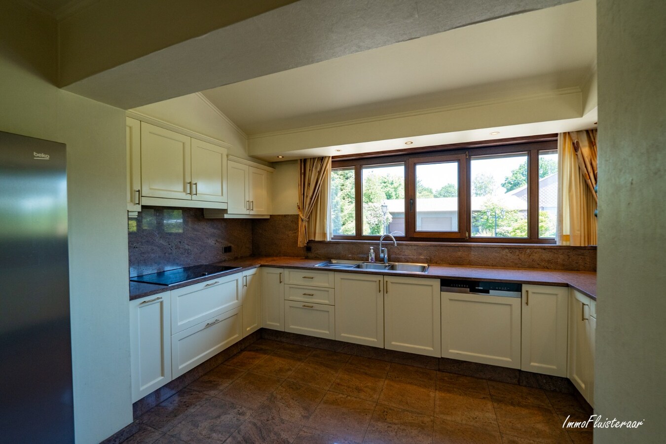 Ruime woning met loods op ca. 1ha te Lummen 