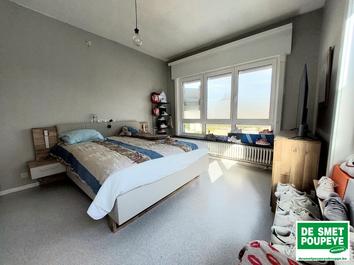 Appartement met terras en garage 