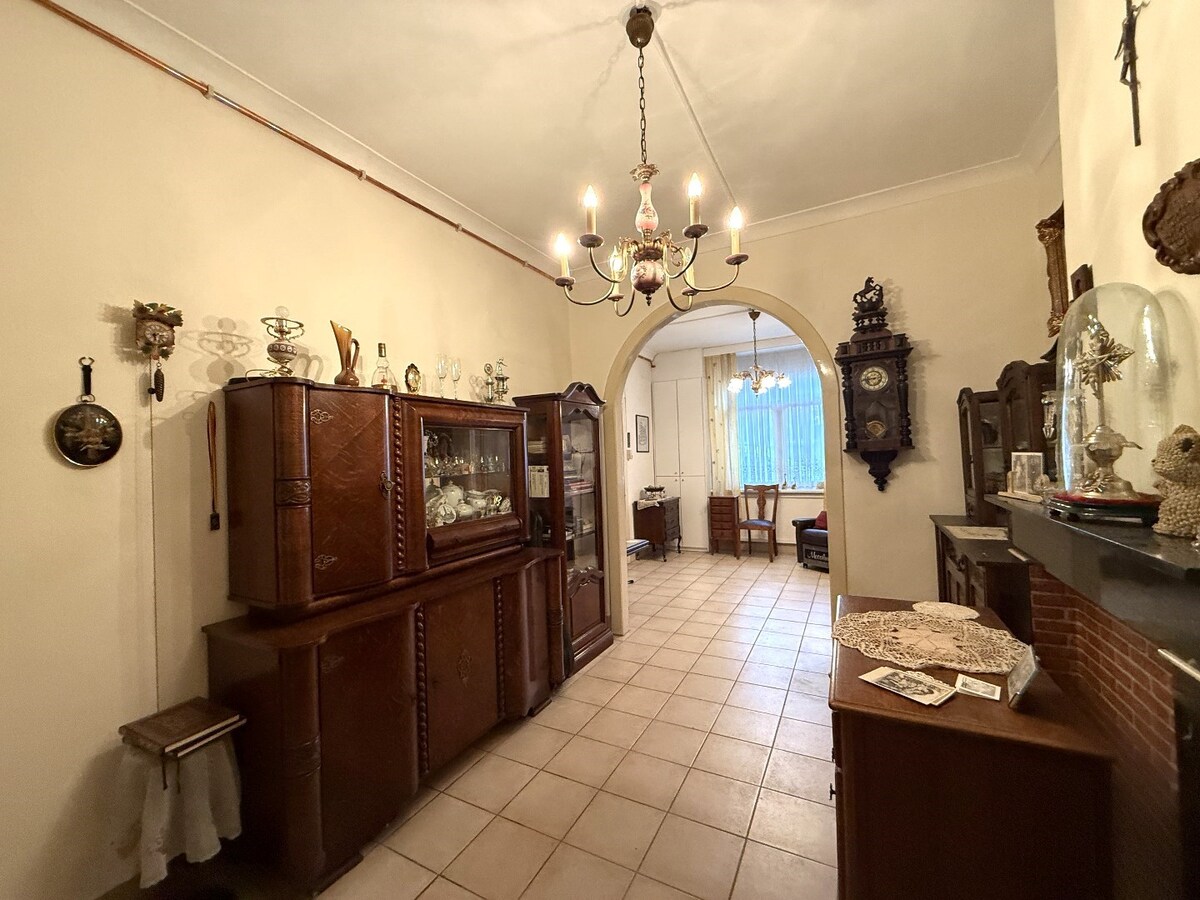 Twee woningen met totaal 5 slaapkamers en tuin te centrum Roeselare 