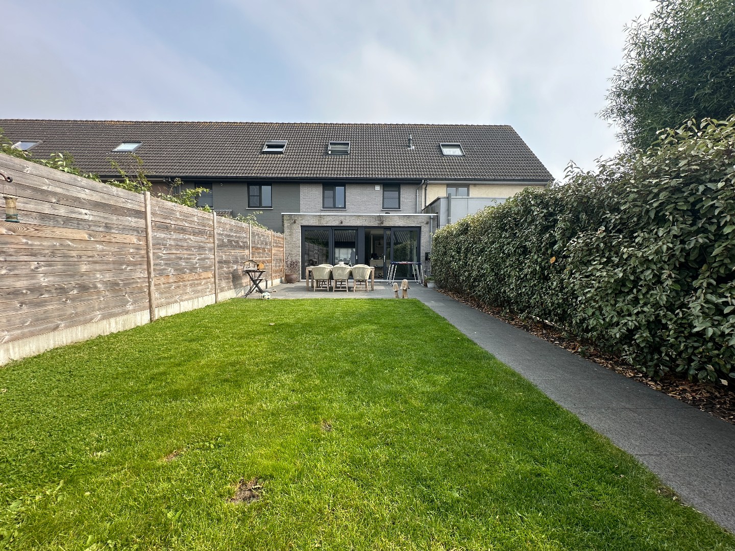 Energiezuinige instapklare gezinswoning met mooie tuin en dubbele garage, Torhout 