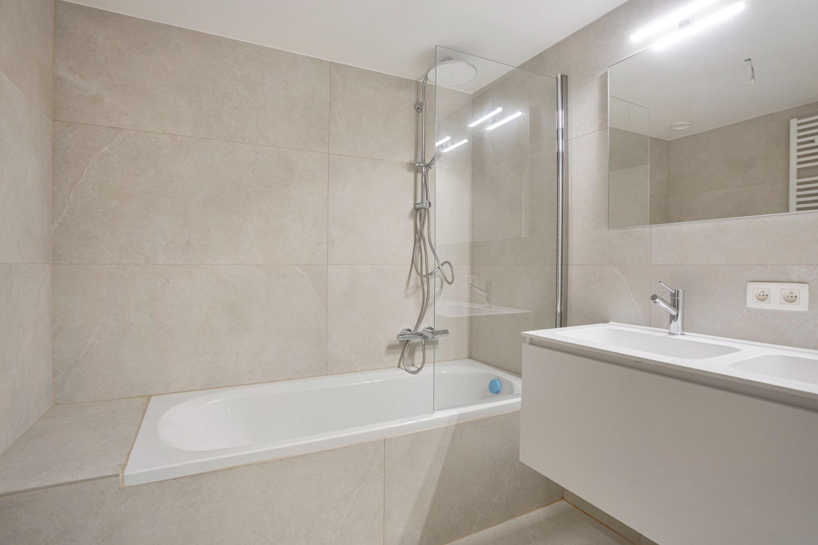 Recent en energiezuinig dakappartement met 2 slpk. in Geel-centrum 