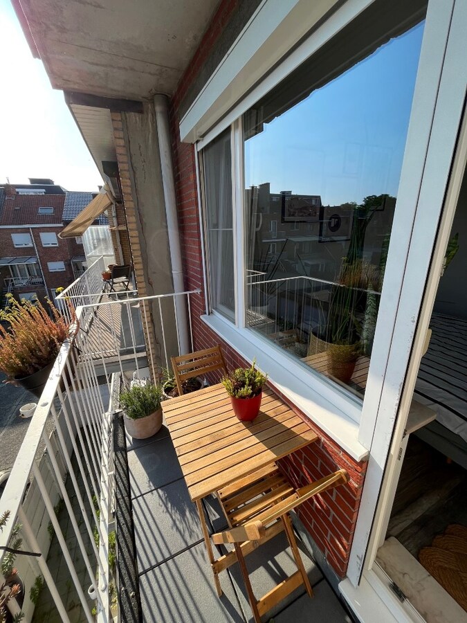 Knus gerenoveerd appartement in centrum Hasselt, vlakbij gezellige terrasjes, restaurants en winkels. 