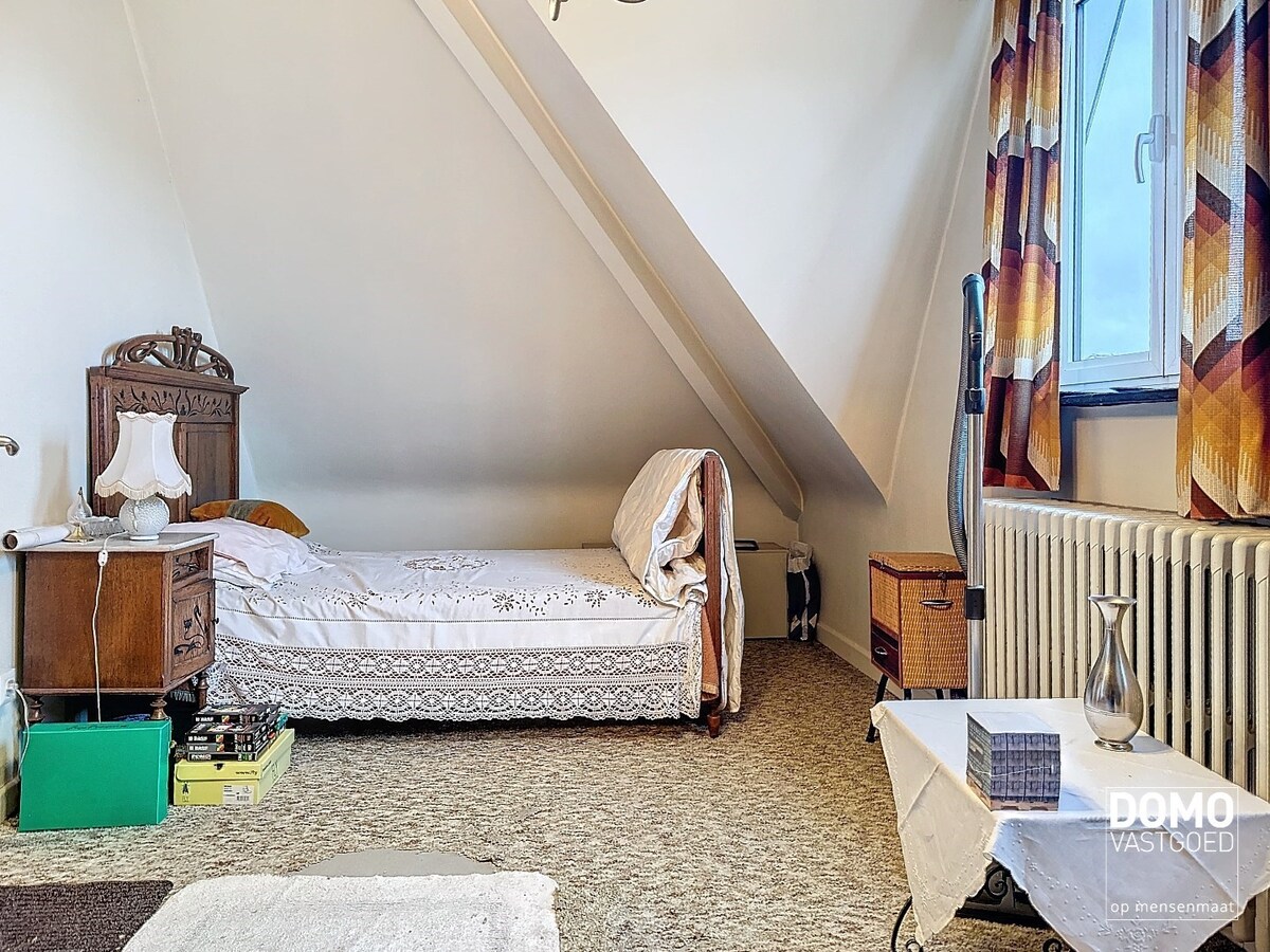 RUIME GEZINSWONING MET TUIN EN GARAGE TE KERMT 