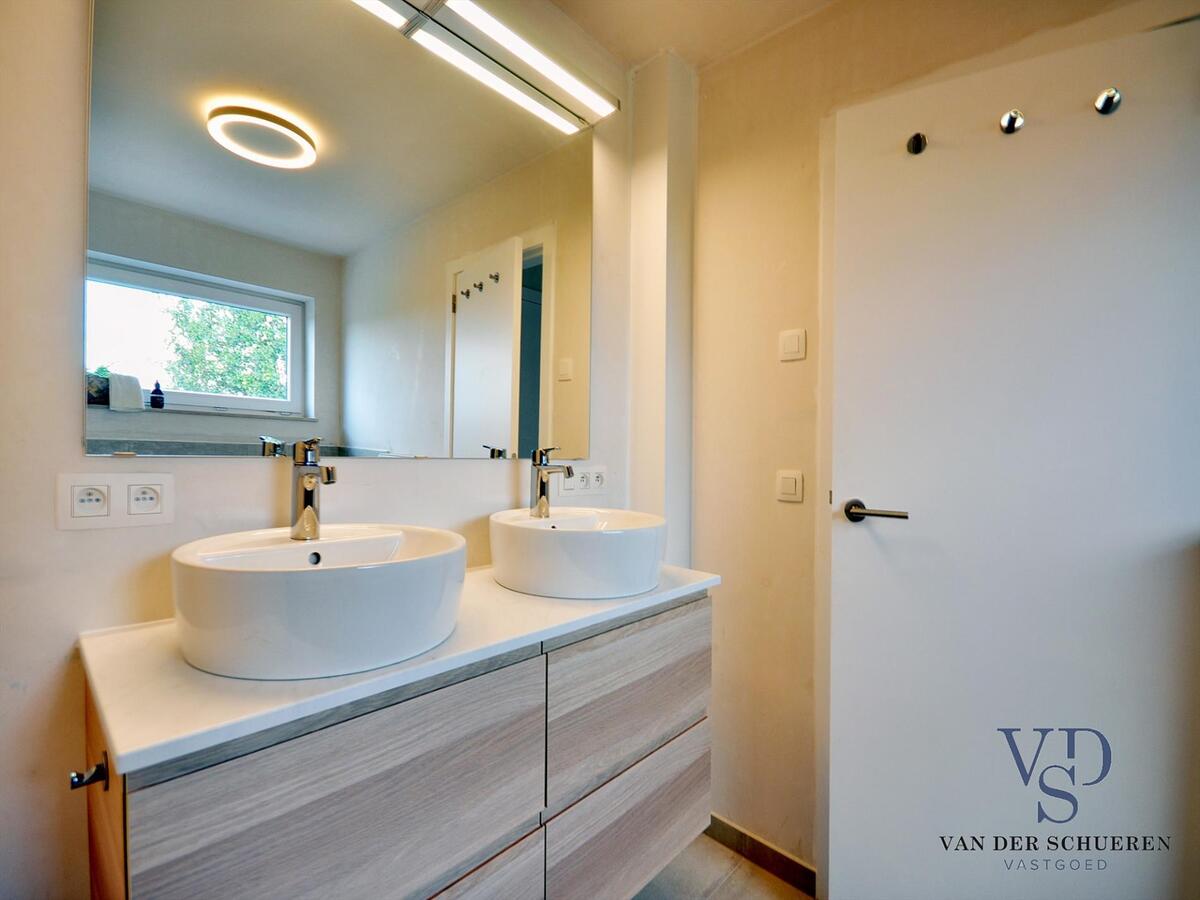 NIEUWBOUW MET HOOGWAARDIGE AFWERKING !  (verkoop met registratie !) TOPPER !! 