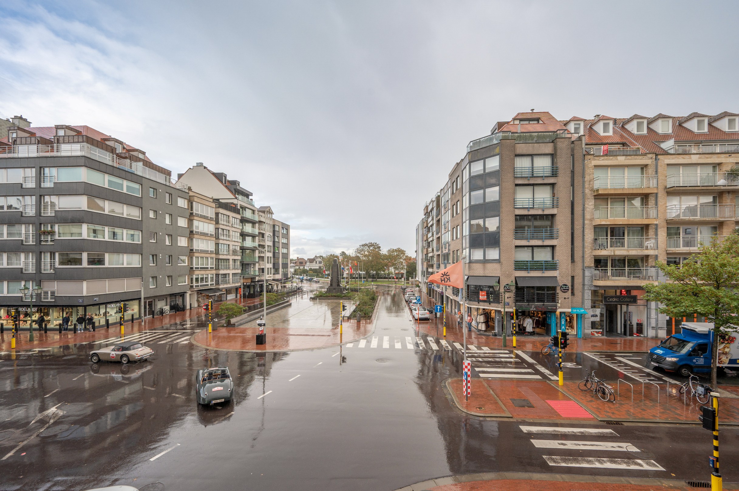 Uitzonderlijk lichtrijk hoekappartement van 150 m² met open zicht op het Burgemeester Frans Desmidtplein – inclusief 2 autostandplaatsen 