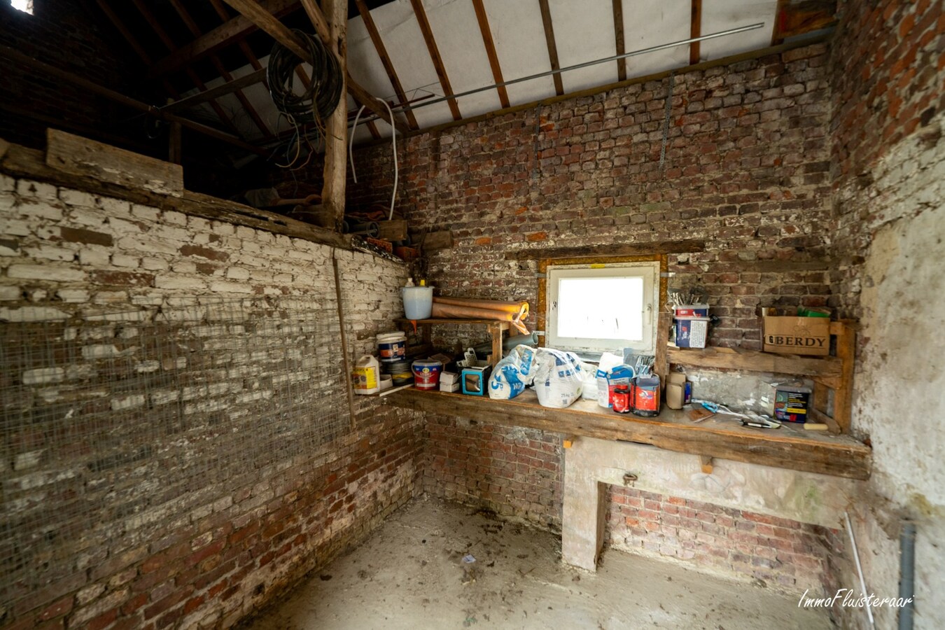 Charmante gerenoveerde woning met stalgebouw op ca. 2,6ha te Herk-de-Stad 