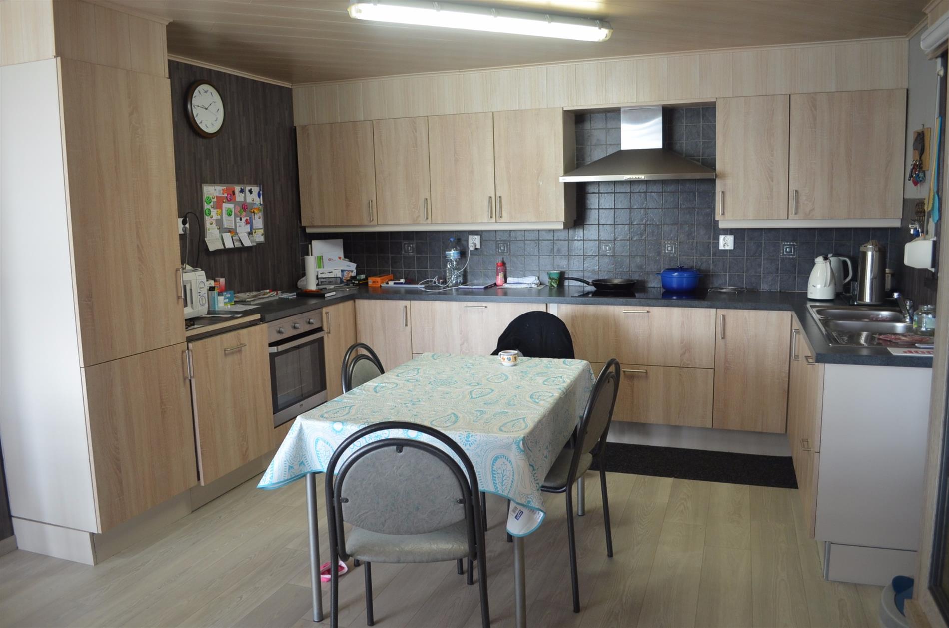 Bungalow met 3 slpks en bijgebouwen landelijk gelegen te Adegem 