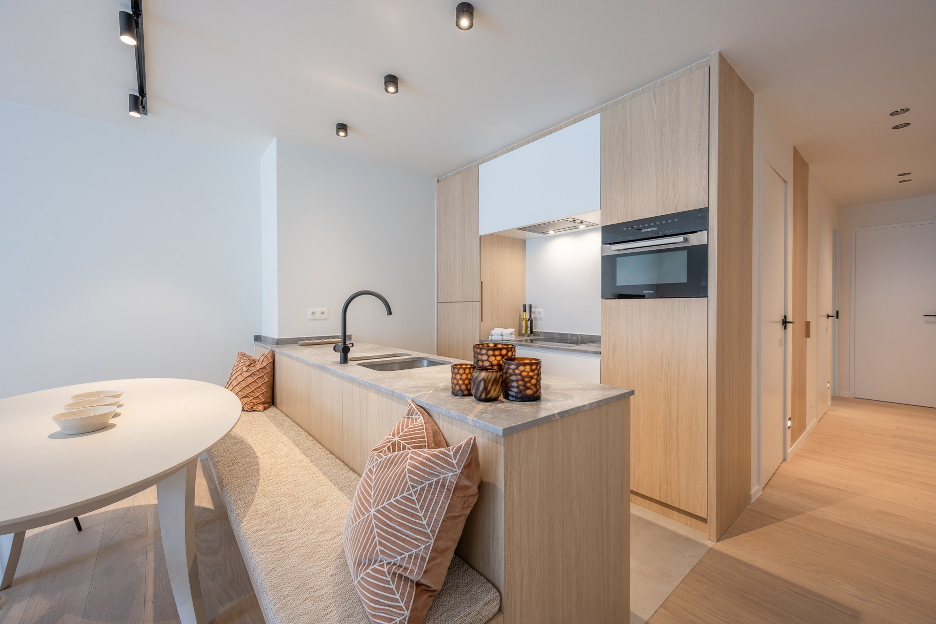 Magnifique appartement rénové de 3 chambres à coucher près de l'avenue Lippens à Knokke. Disposition : 