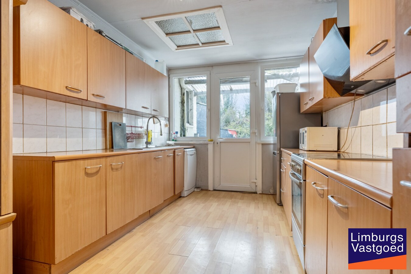 Deels gerenoveerde woning met stadstuin, 3 slpk, 2a60ca, tussen de kleine en grote ring 