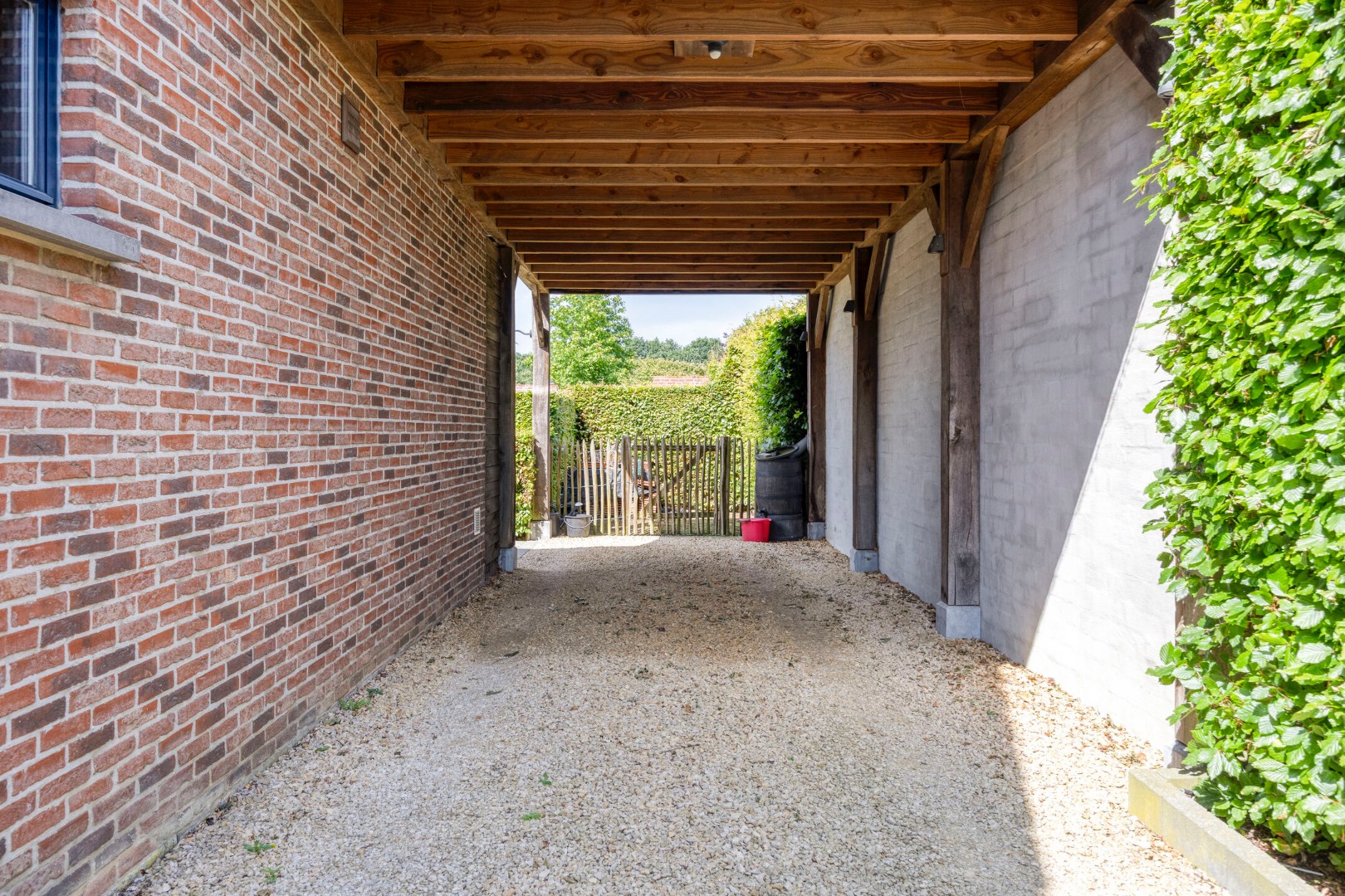 Instapklare gezinswoning met 3 slpk. en een ruim perceel in Geel 