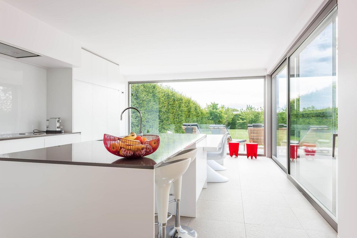 Exclusieve, riante villa op perceel van 3118 m² 