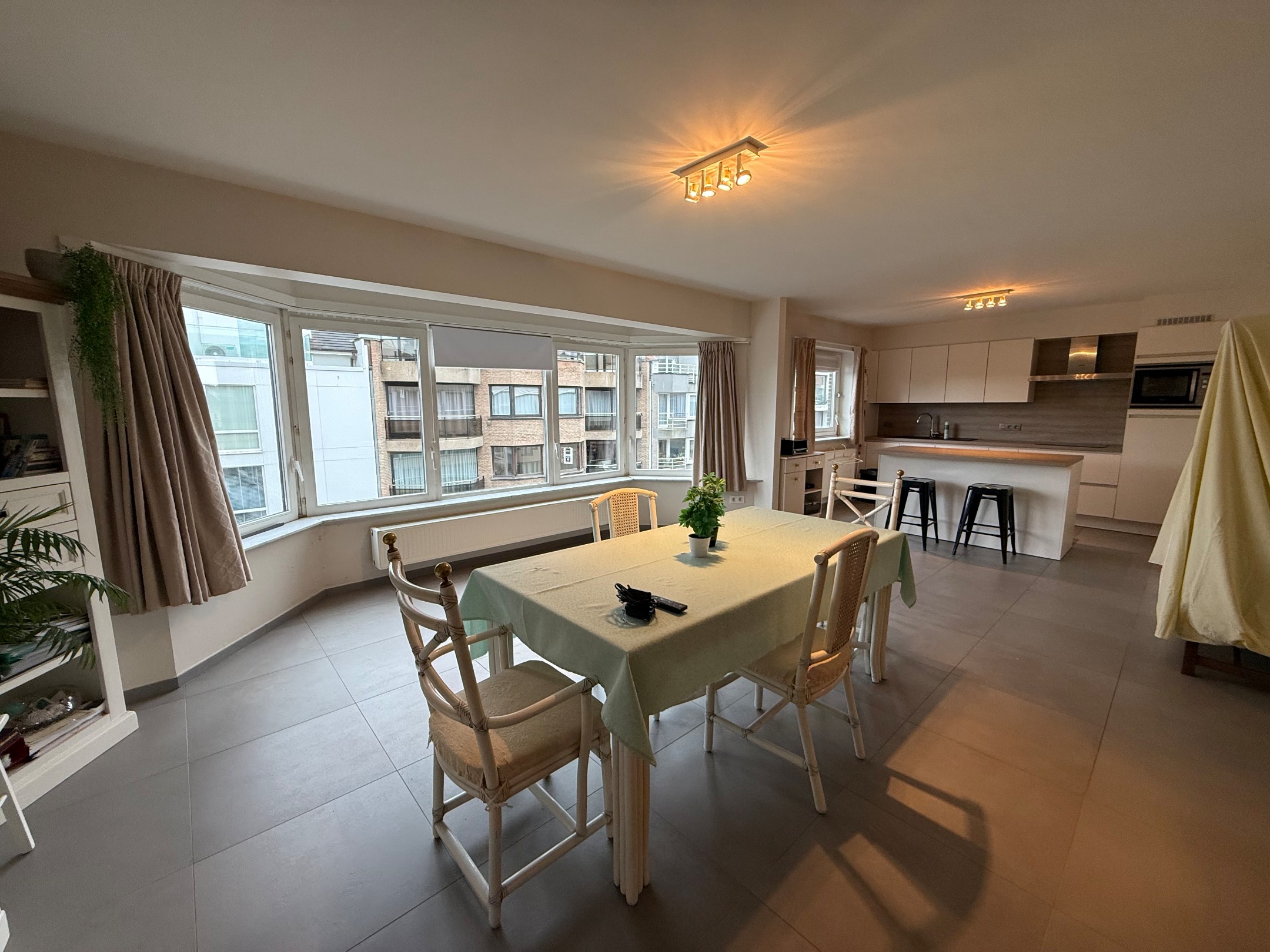 NON MEUBLÉ – Appartement spacieux et unique de 139 m² au centre de Knokke. 