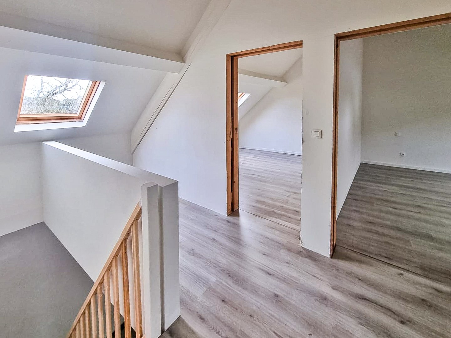 Instapklare woning met 4 slaapkamers en ruime tuin. 