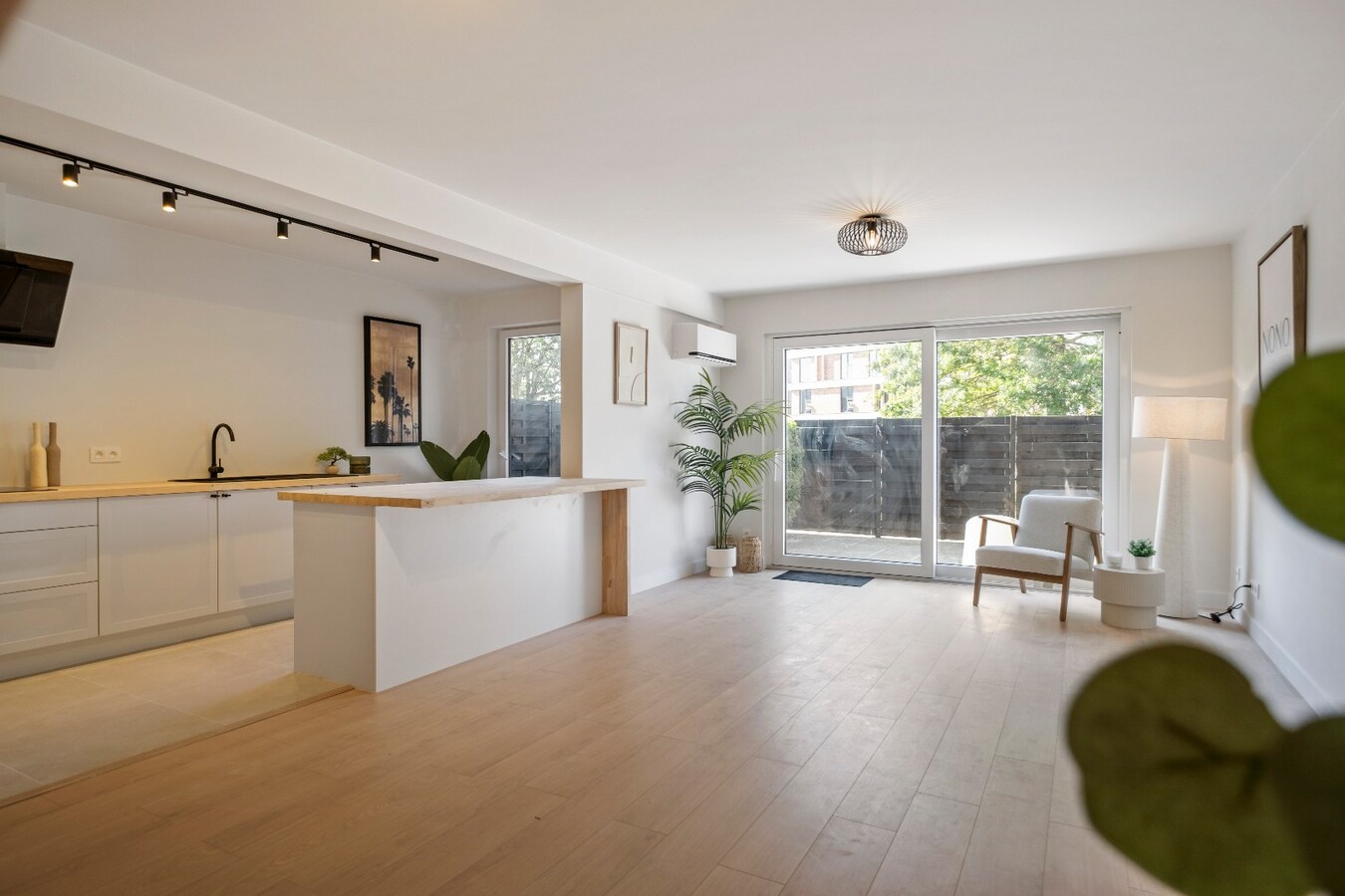 TOPLIGGING : Gelijksvloers appartement met 2 terrassen nabij de Leie te Kortrijk ! *** NONO INSPIRED *** 