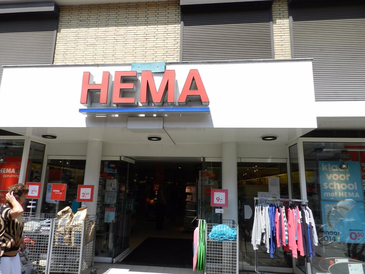 Zeer fraai winkelpand te koop in het prestigieuze Marktstaete complex in het centrum van Bladel (NB). 