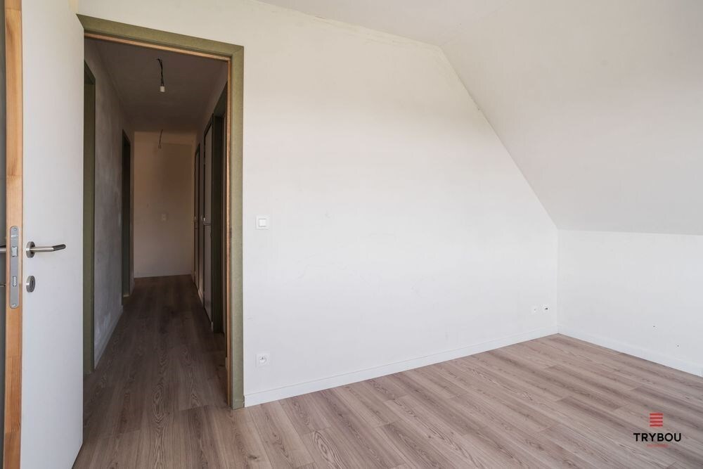 Uitstekend gelegen, halfopen nieuwbouwwoning op een boogscheut van het Centrum van Roeselare 