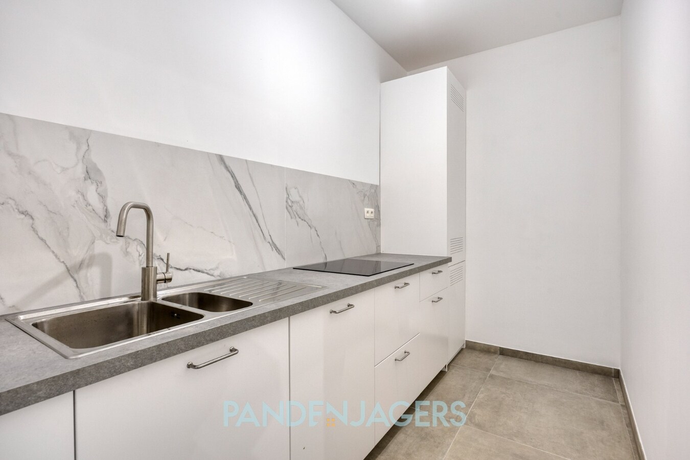 Volledig gerenoveerd handelspand met uitzonderlijke buitenruimte te Duffel 