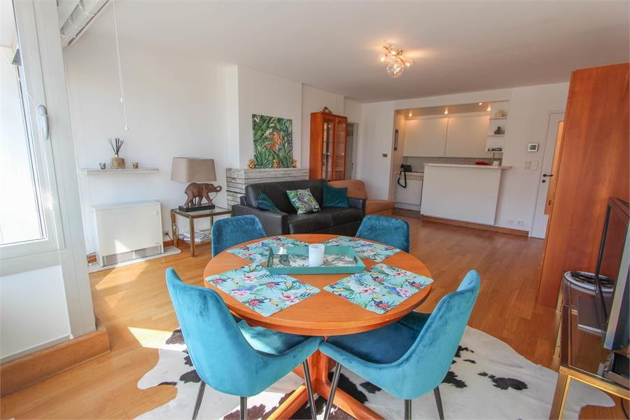 Centraal gelegen studio appartement voorzien van terras met zeezicht! 