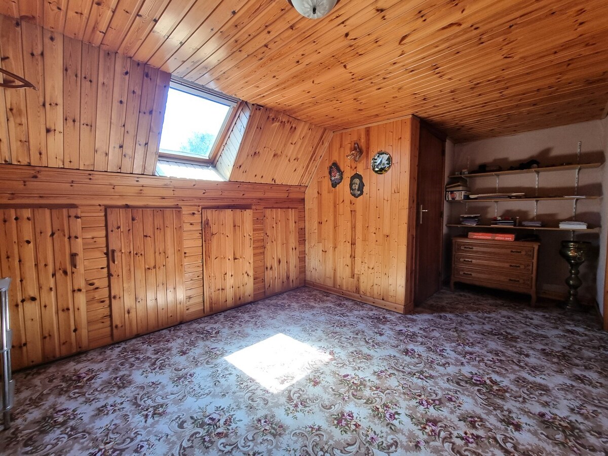 Te moderniseren woning op centrale ligging te Heist 