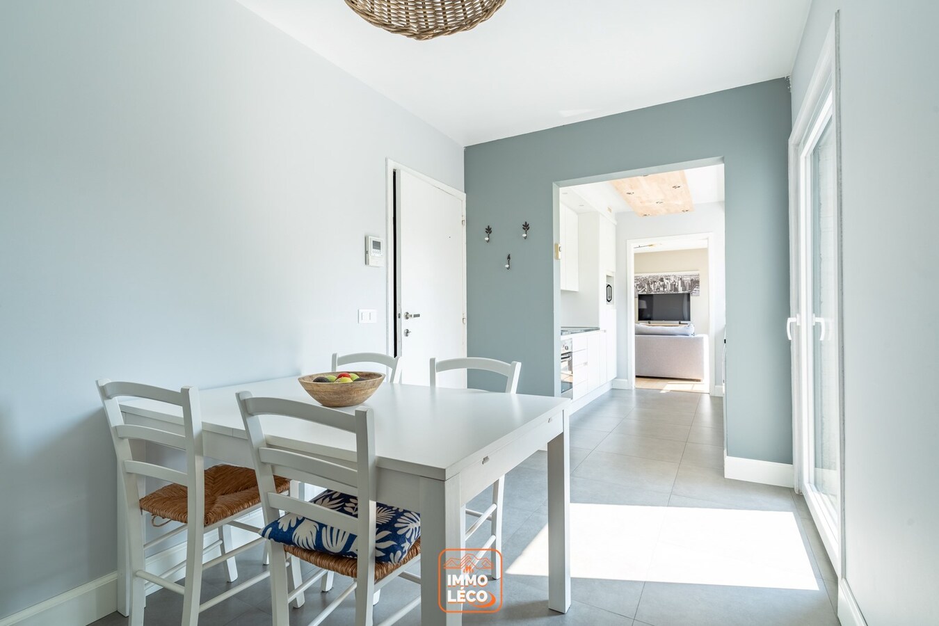 Villa, avec 6 CHAMBRES, 2 salles de bains, parking privatif, double garage et jardin, COUP DE CŒUR absolu !!! 