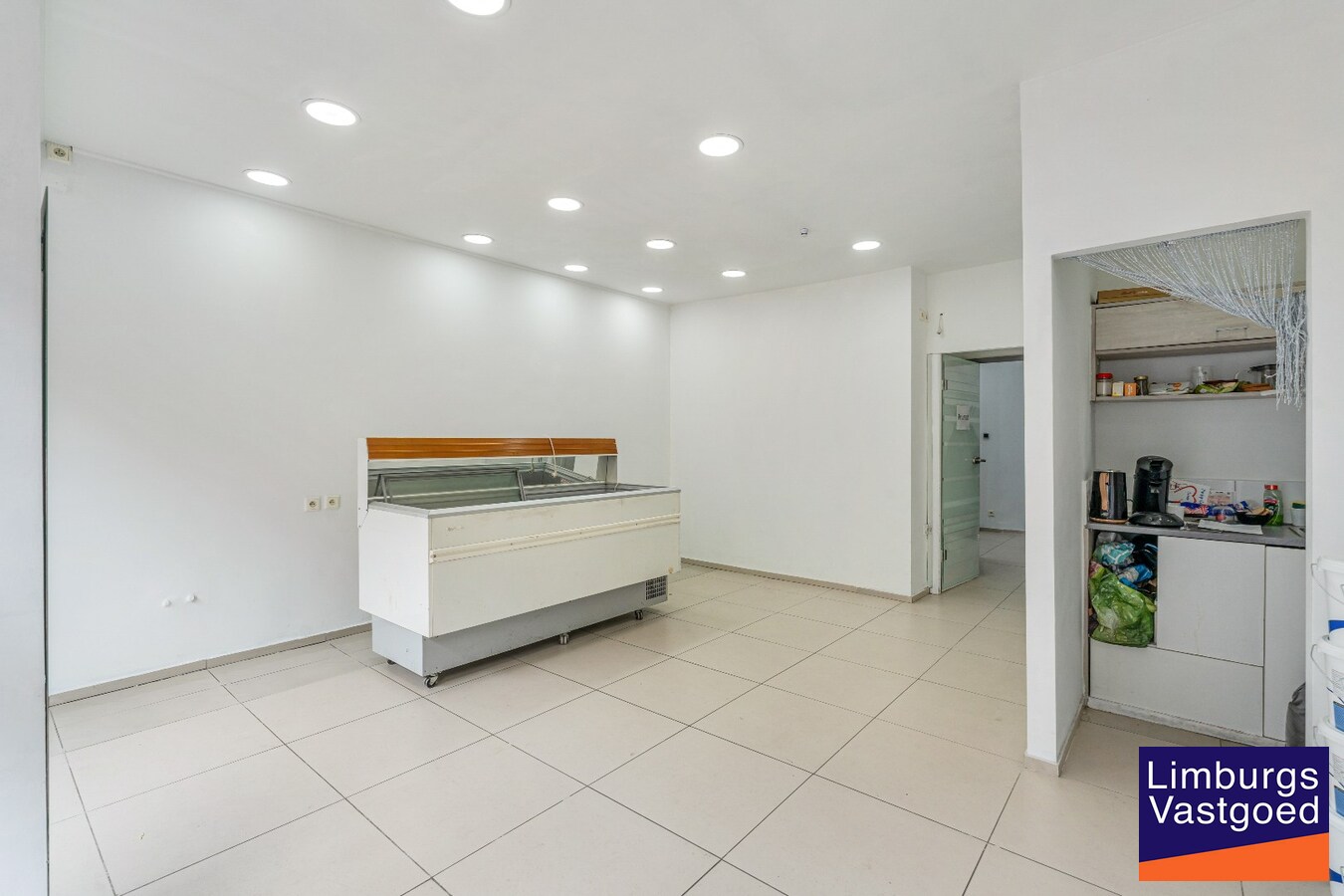 Commercieel uitstekend gelegen handelspand, 60m² 