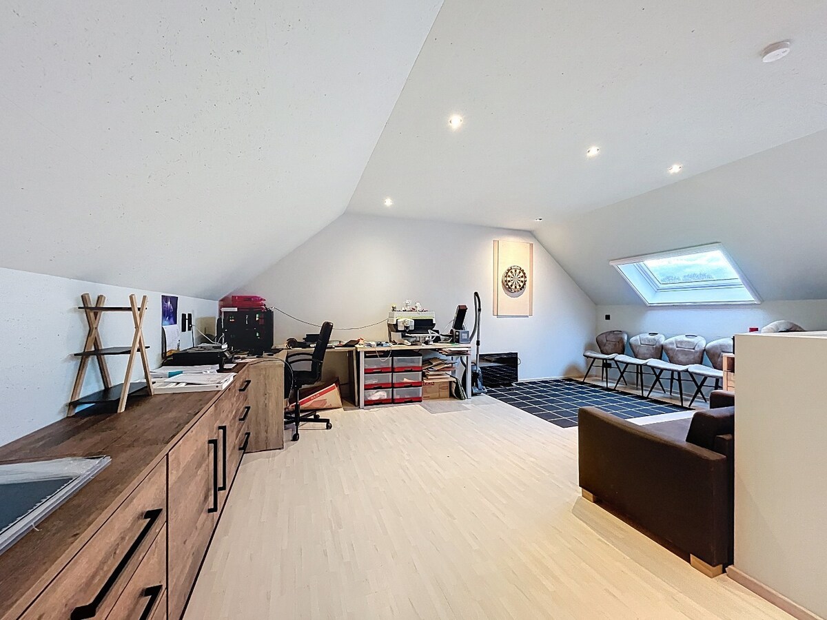 Recente (2017) gezinswoning met garage en tuin te Borsbeke 