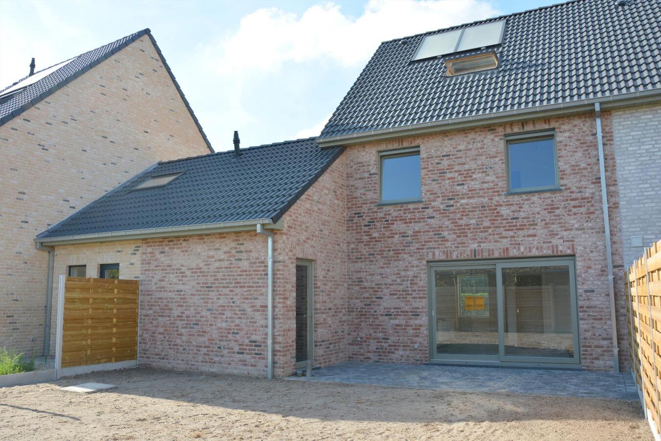 Mooie nieuwbouwwoning met 4 slaapkamers en garage 