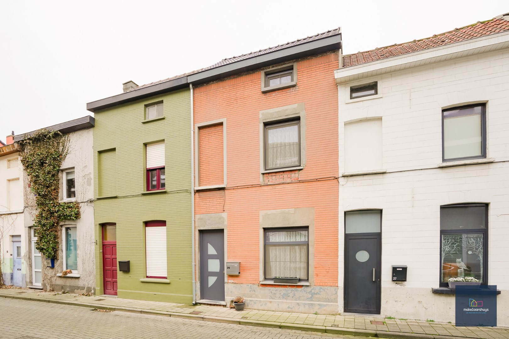 Goedgelegen woning met 2 slpk te Ledeberg. 