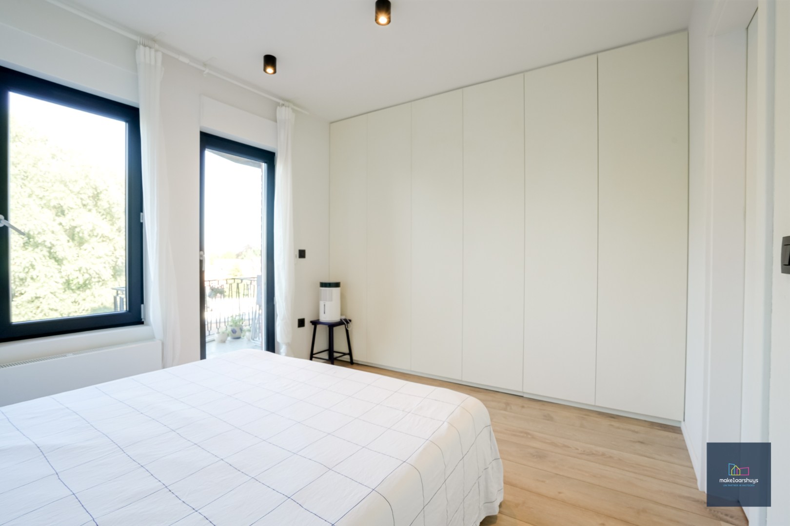 Instapklaar en lichtrijk appartement op de Coupure 