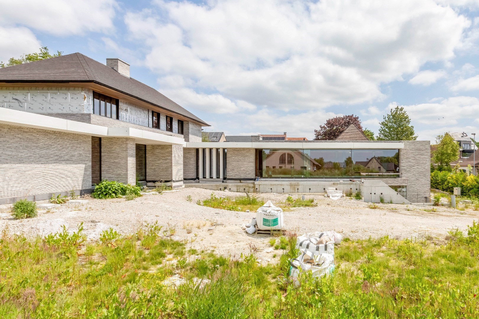 Unieke kans : exclusieve  riante villa  1400m²  by Artea en Piet Bailyu Architects 