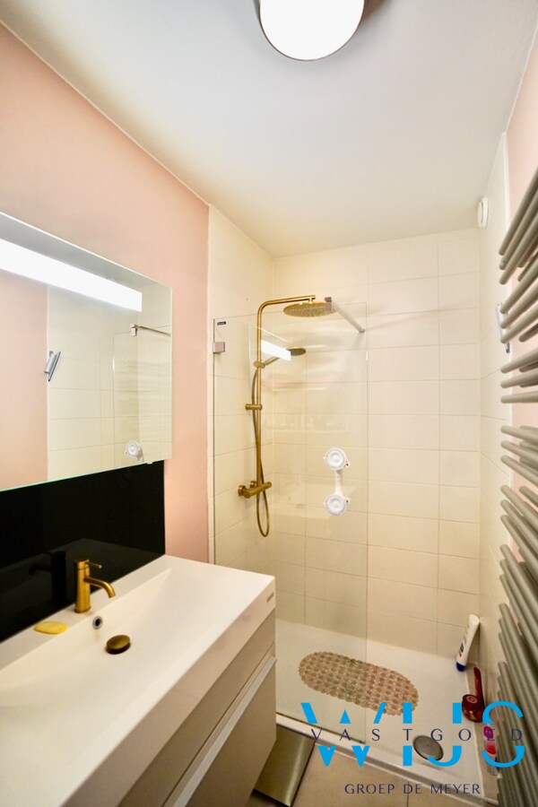 ENERGIEZUINIG appartement met RUIM terras te Rieme ! 