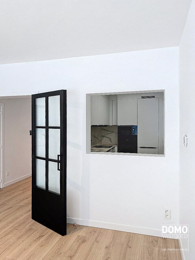 VOLLEDIG GERENOVEERD APPARTEMENT MET TERRAS EN GARAGE TE HASSELT 