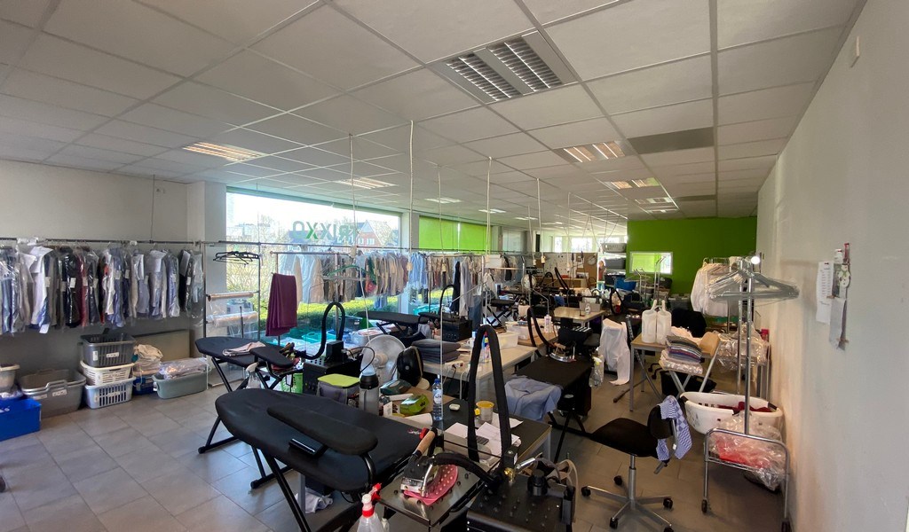 Commercieel gelegen handelspand te huur in Sint-Martens-Latem