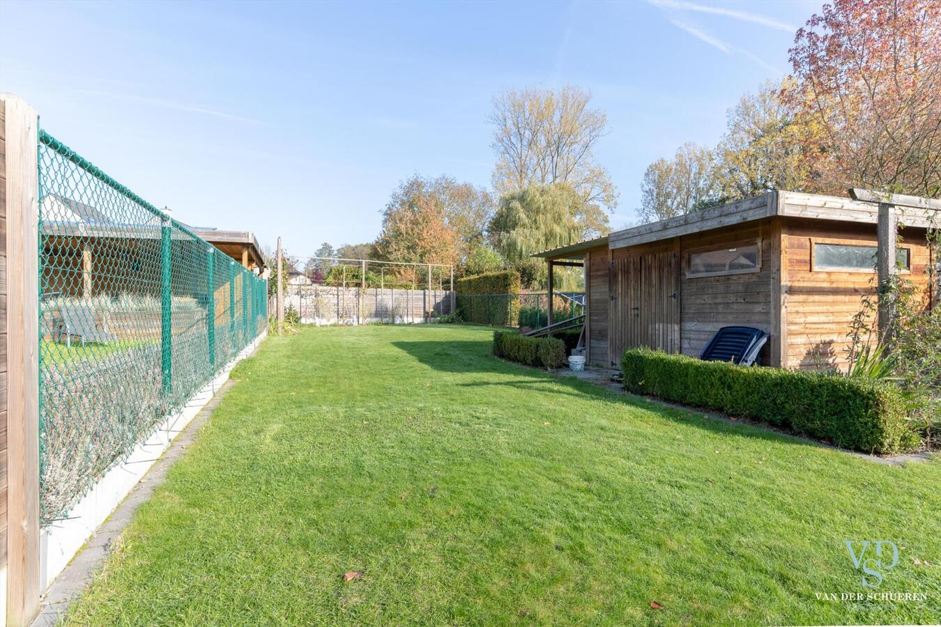 Praktische en degelijke woning in hartje Dikkelvenne . Bijzonder ruim ! 