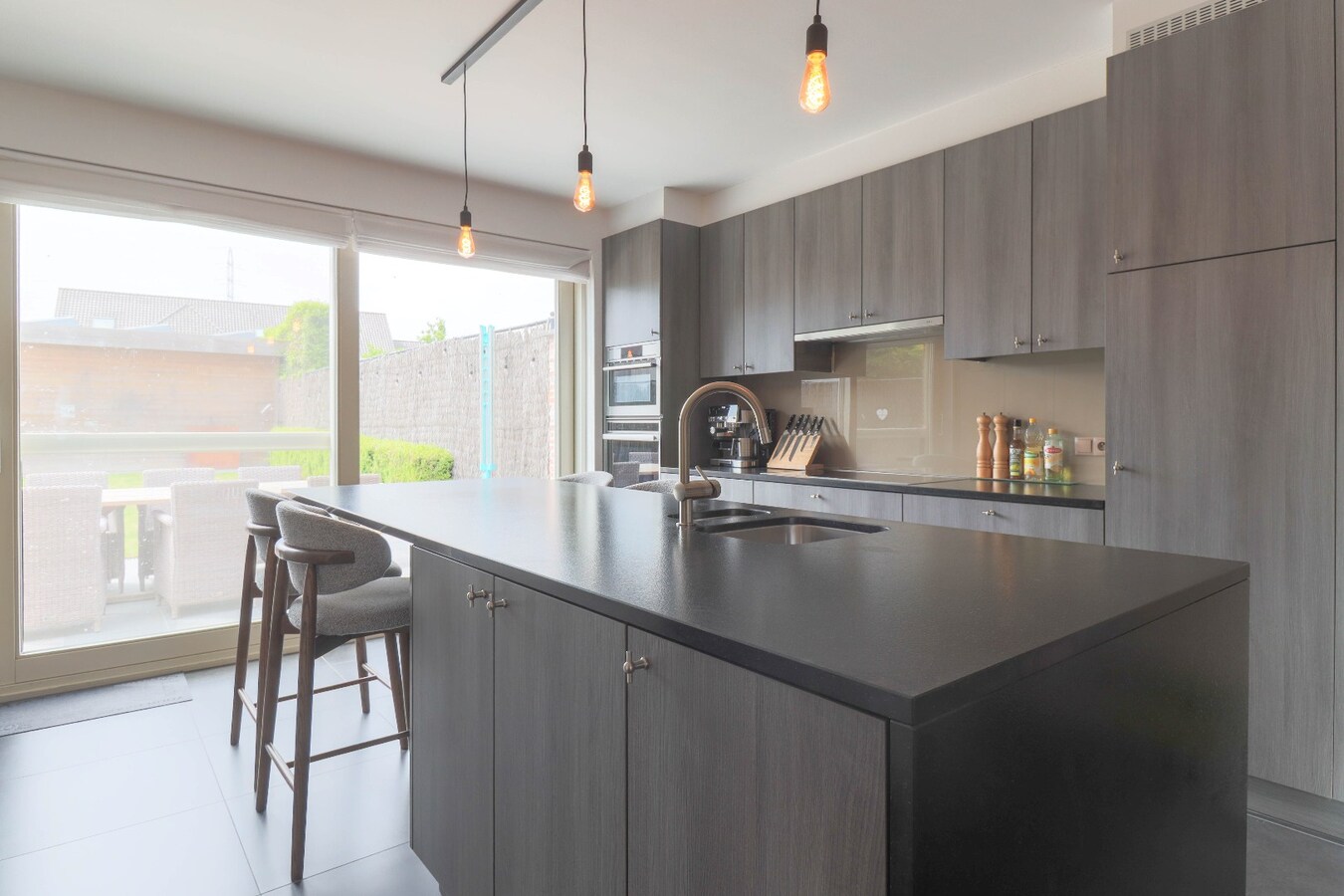 Instapklare recente woning met garage te koop in Heule ! 