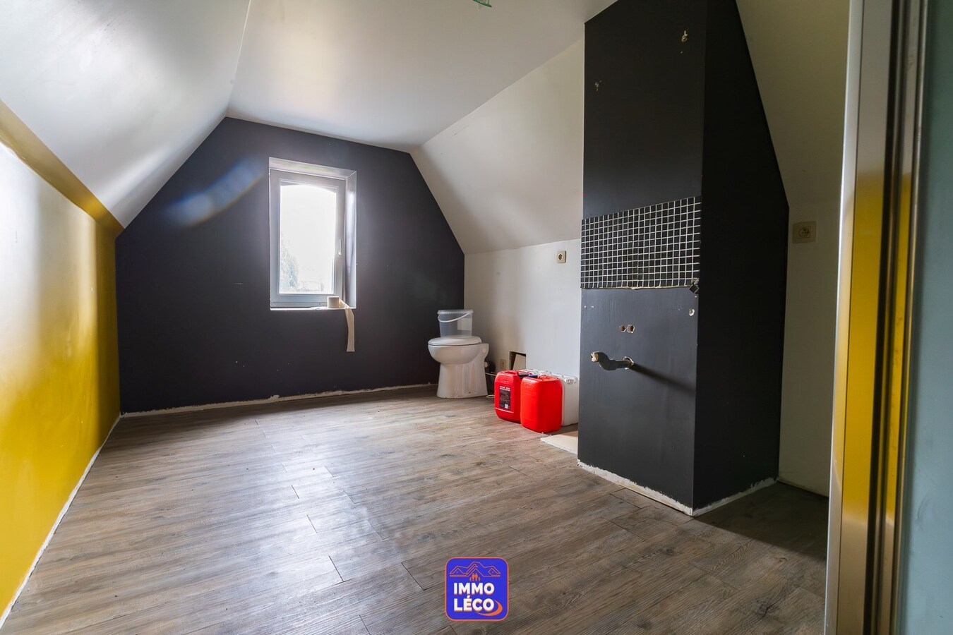 Parts de société avec immeuble commercial (terrasse et jardin),  "Food &amp; Co" en plein centre-ville ! 