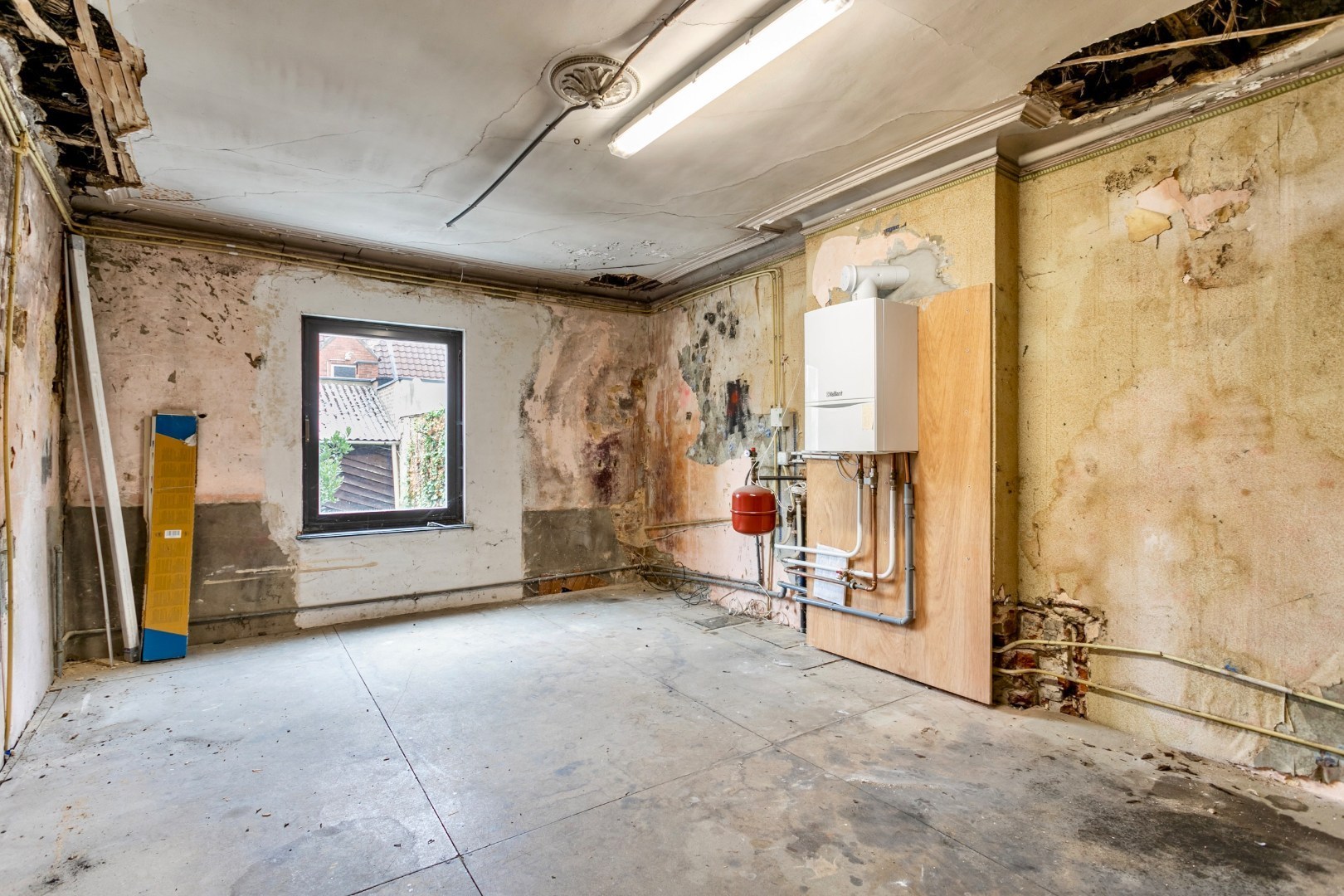 Handelspand met woonst te Halle-centrum 